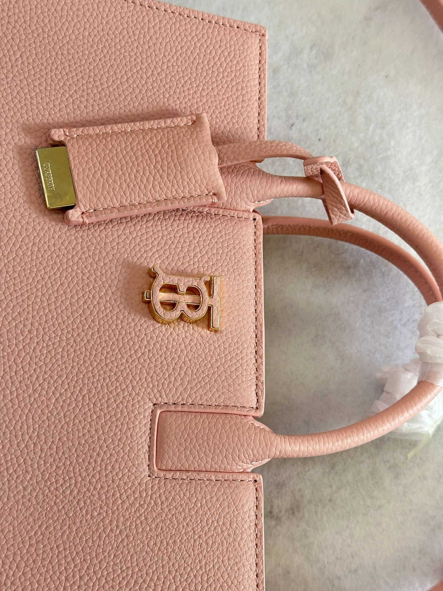 MOMO-- 8072513 item:D-B278A2247R
