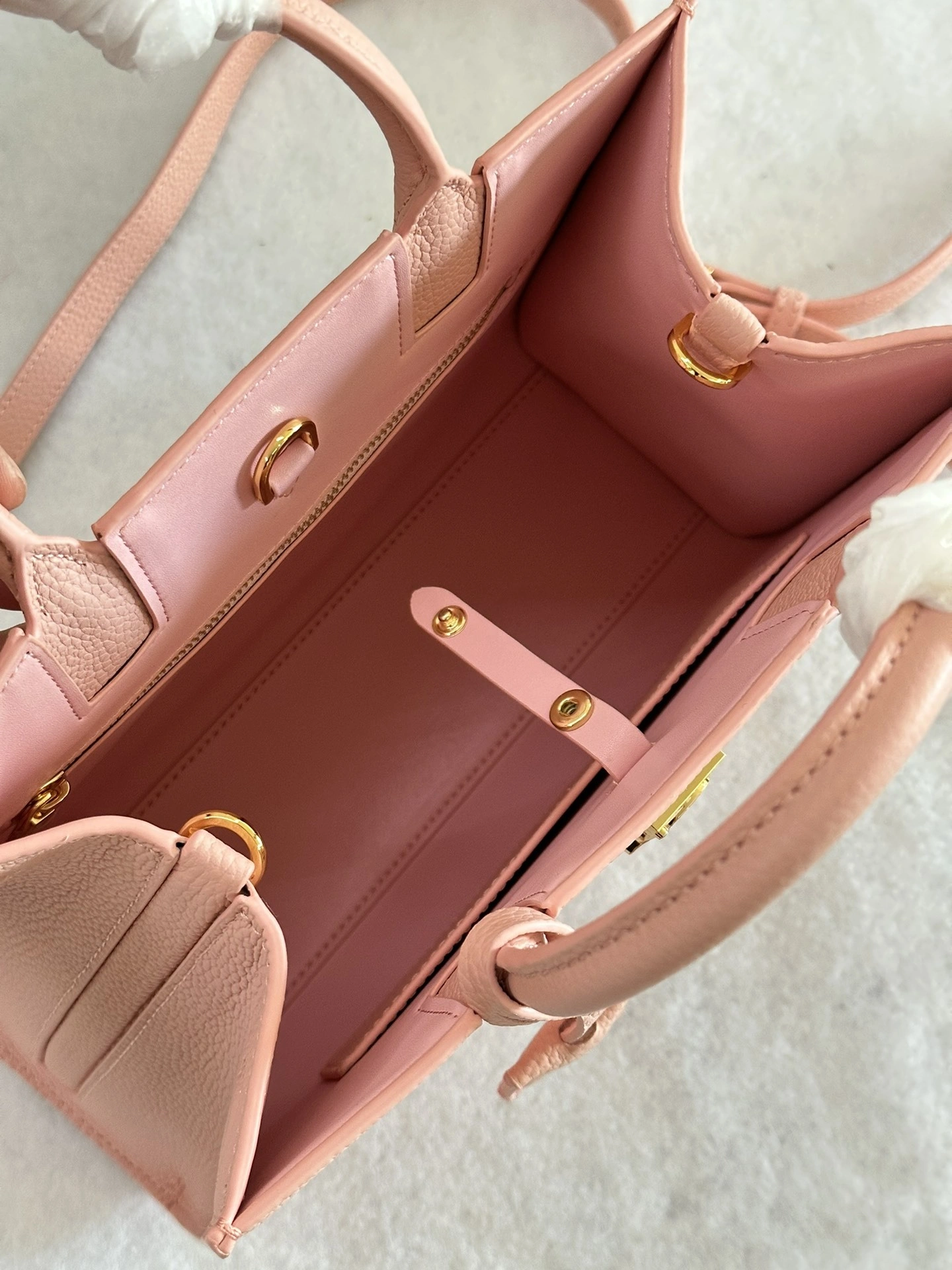 MOMO-- 8072513 item:D-B278A2247R