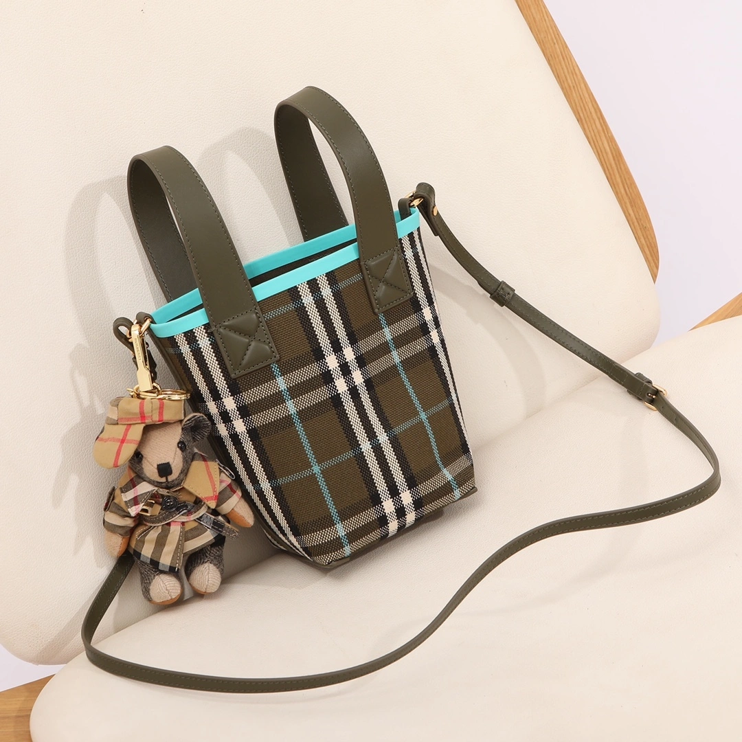 MOMO-- 80738931 item:D-B000A2432R