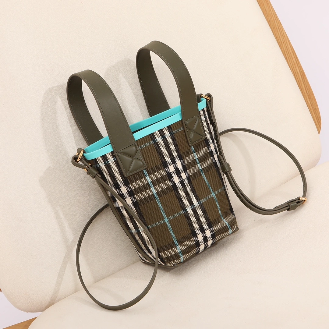 MOMO-- 80738931 item:D-B000A2432R