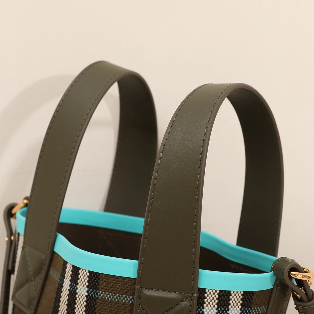 MOMO-- 80738931 item:D-B000A2432R