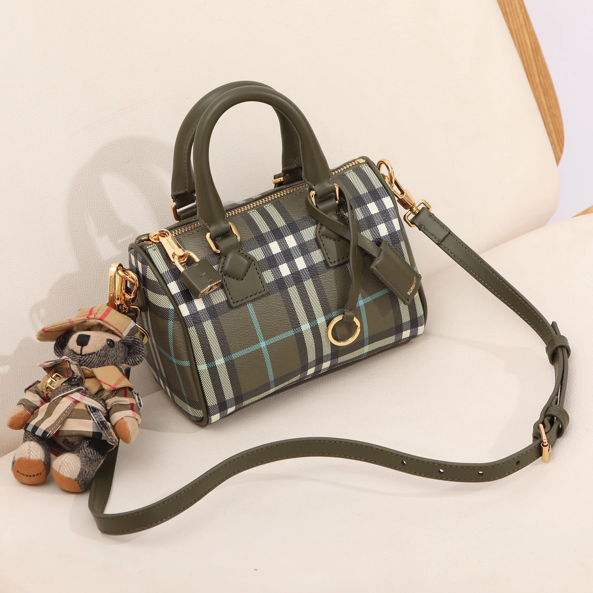 MOMO-- 80745121 item:D-B000A2431R