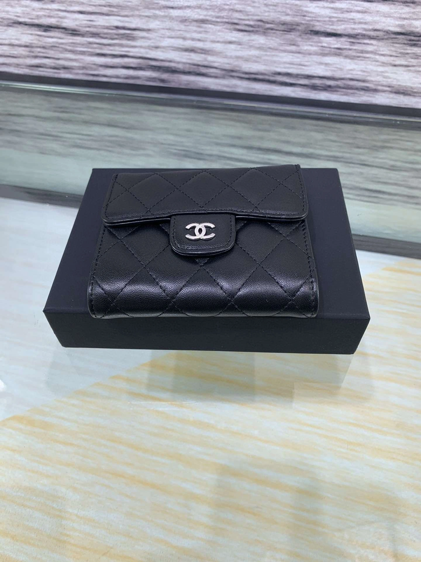MOMO---82288 Lambskin item : A-B00G2702