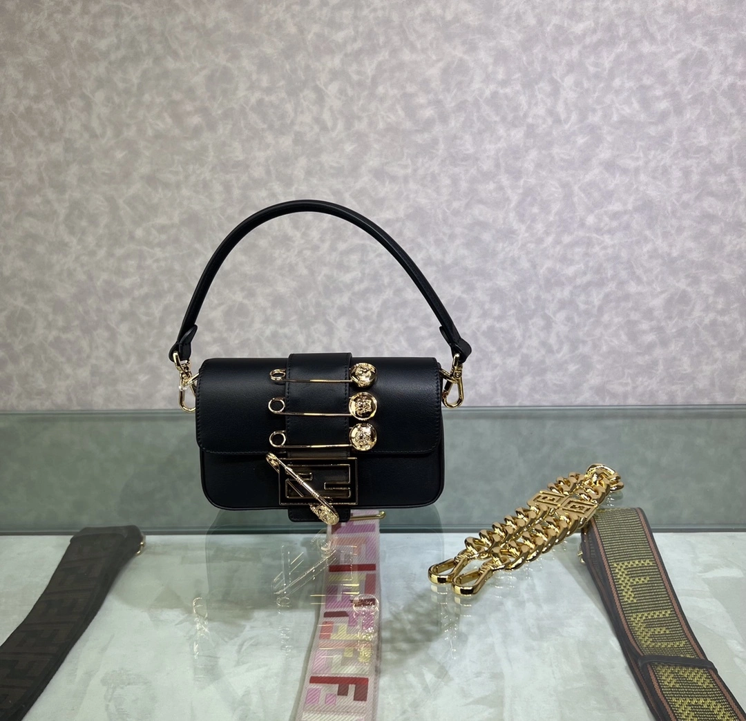 MOMO-- 8BS066-AJT6-F0KUR item：C-B063H1747R