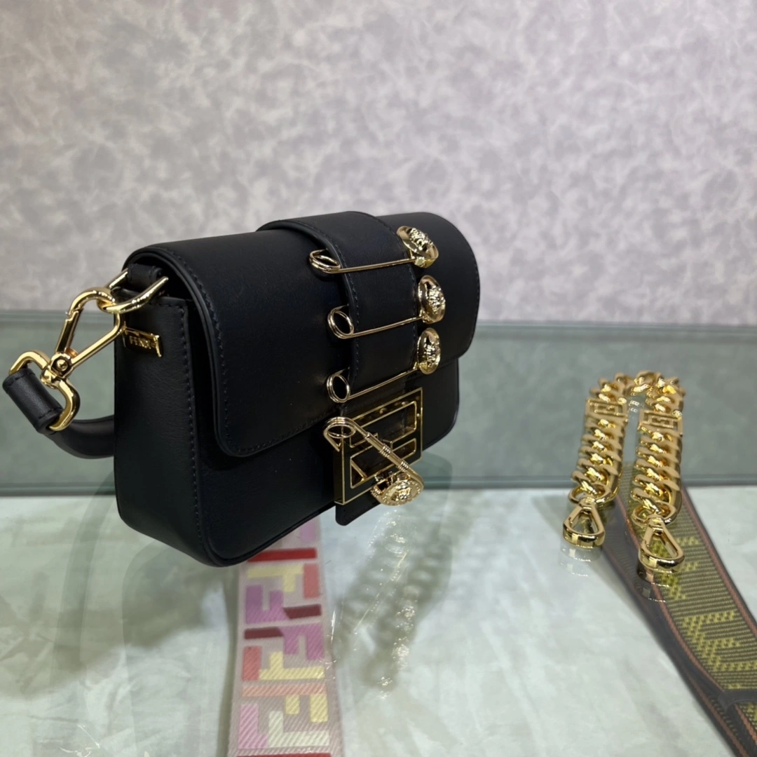 MOMO-- 8BS066-AJT6-F0KUR item：C-B063H1747R
