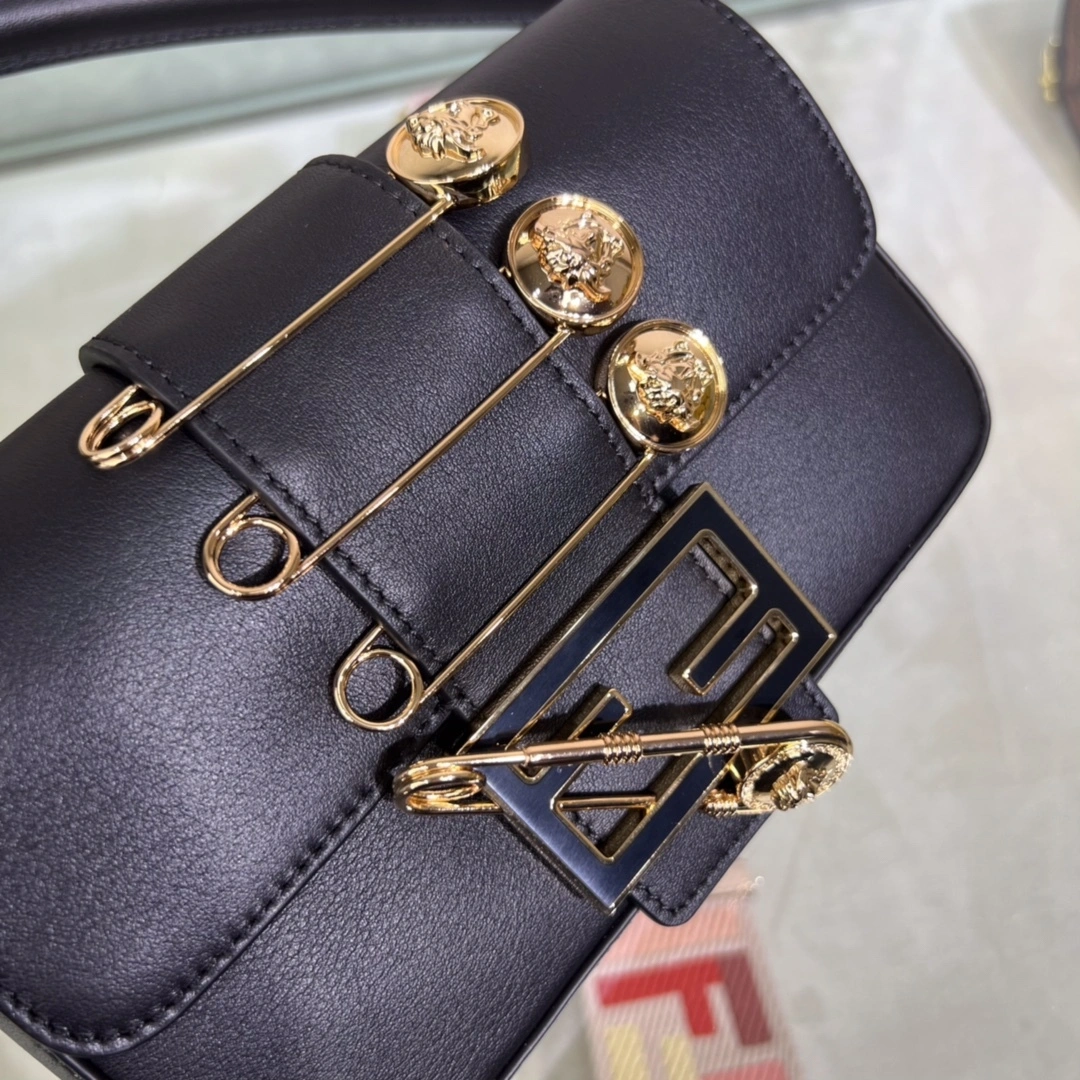 MOMO-- 8BS066-AJT6-F0KUR item：C-B063H1747R