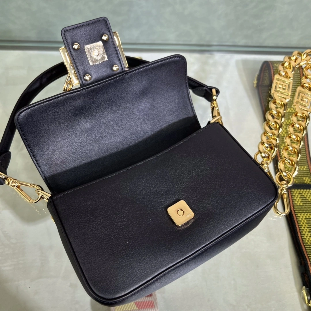MOMO-- 8BS066-AJT6-F0KUR item：C-B063H1747R