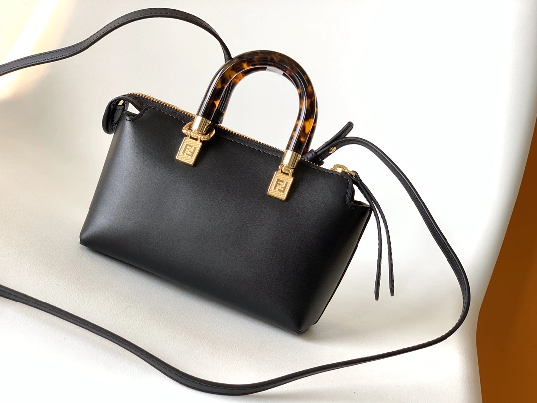 MOMO-- 8BS067-ABVL-F0KUR item：C-B063I3021V