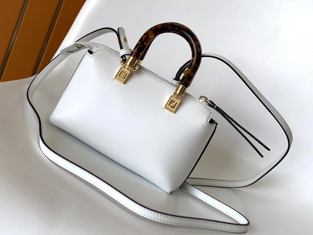 MOMO-- 8BS067-AHN5-F1JU5 item：C-B063I3024V