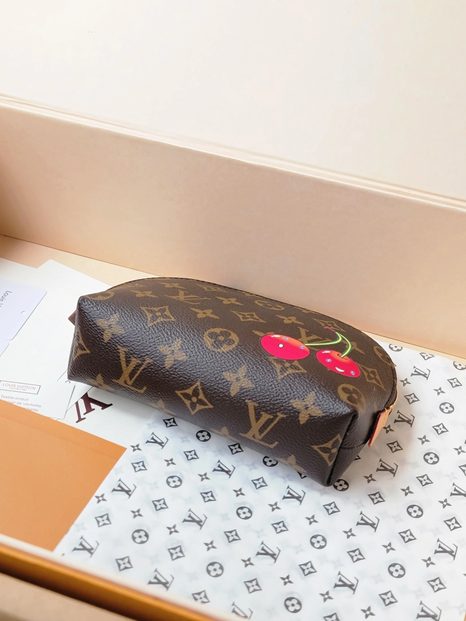 MOMO-- 8V M 13766 item:E-B563F1902
