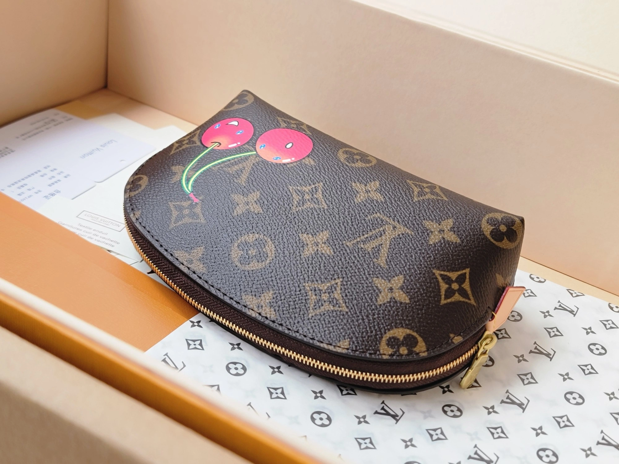 MOMO-- 8V M 13766 item:E-B563F1902