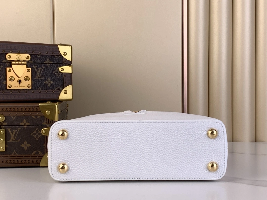 MOMO-- 8V M11343 high quality version Capucines item:E-B000B2338