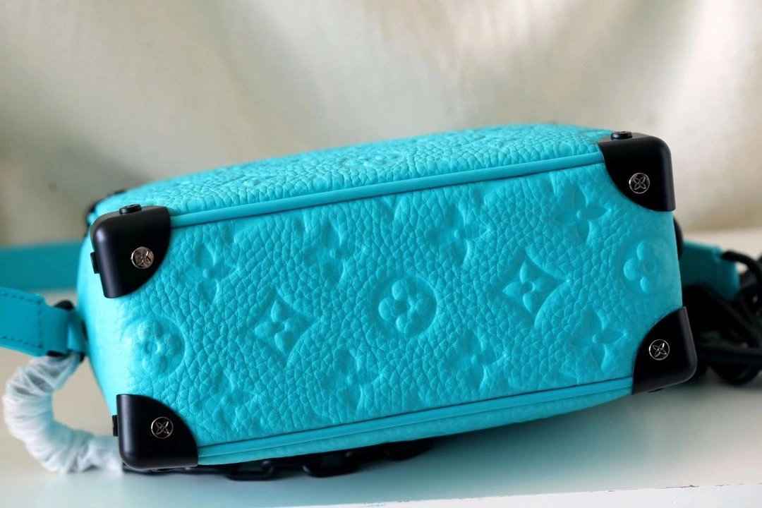 MOMO-- 8V M11673 MINISOFTTRUNK item:D-B000H0109