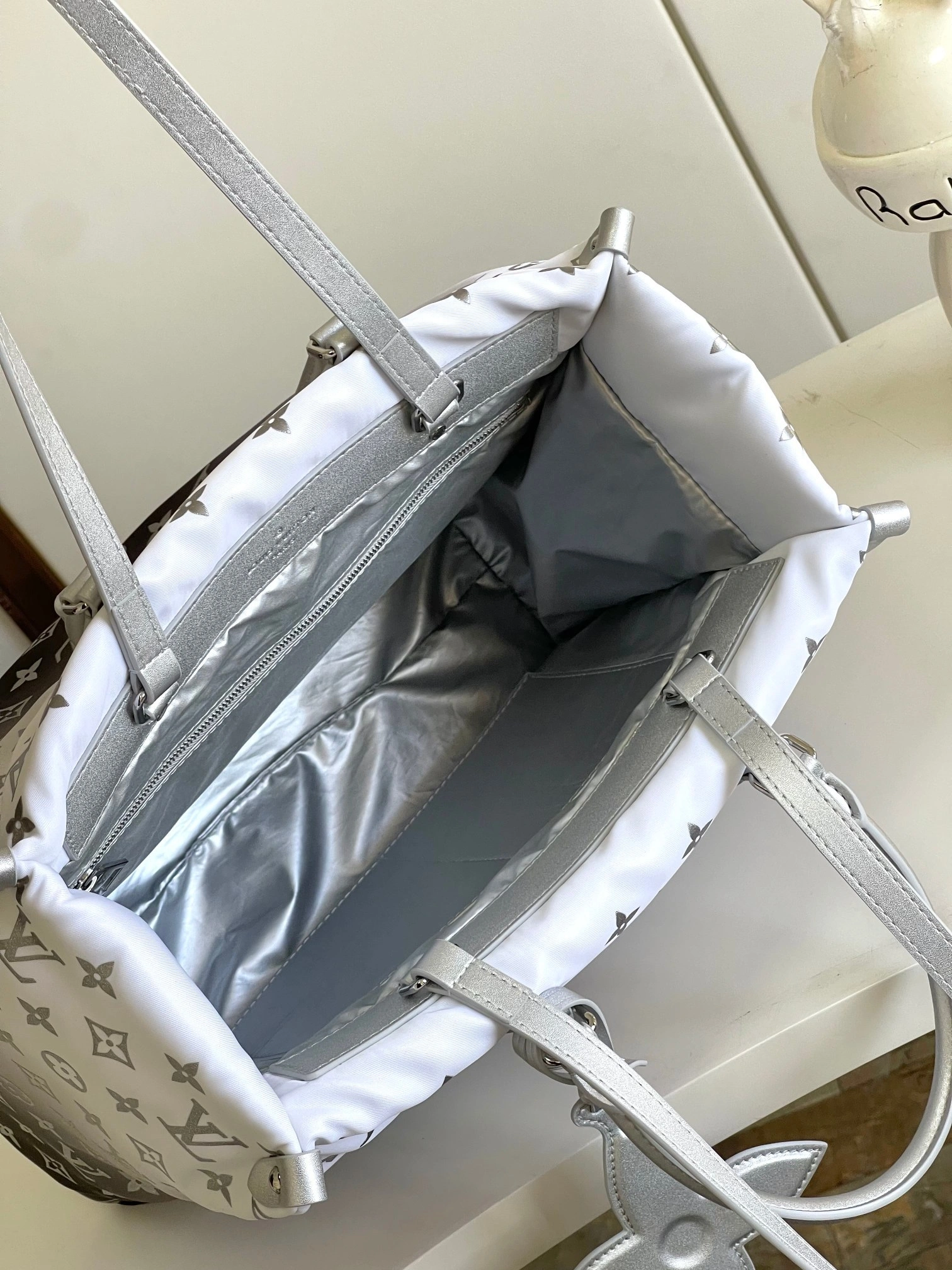 MOMO-- 8V M11847 high quality version OnTheGo Snow cowhide item:E-B000C0597