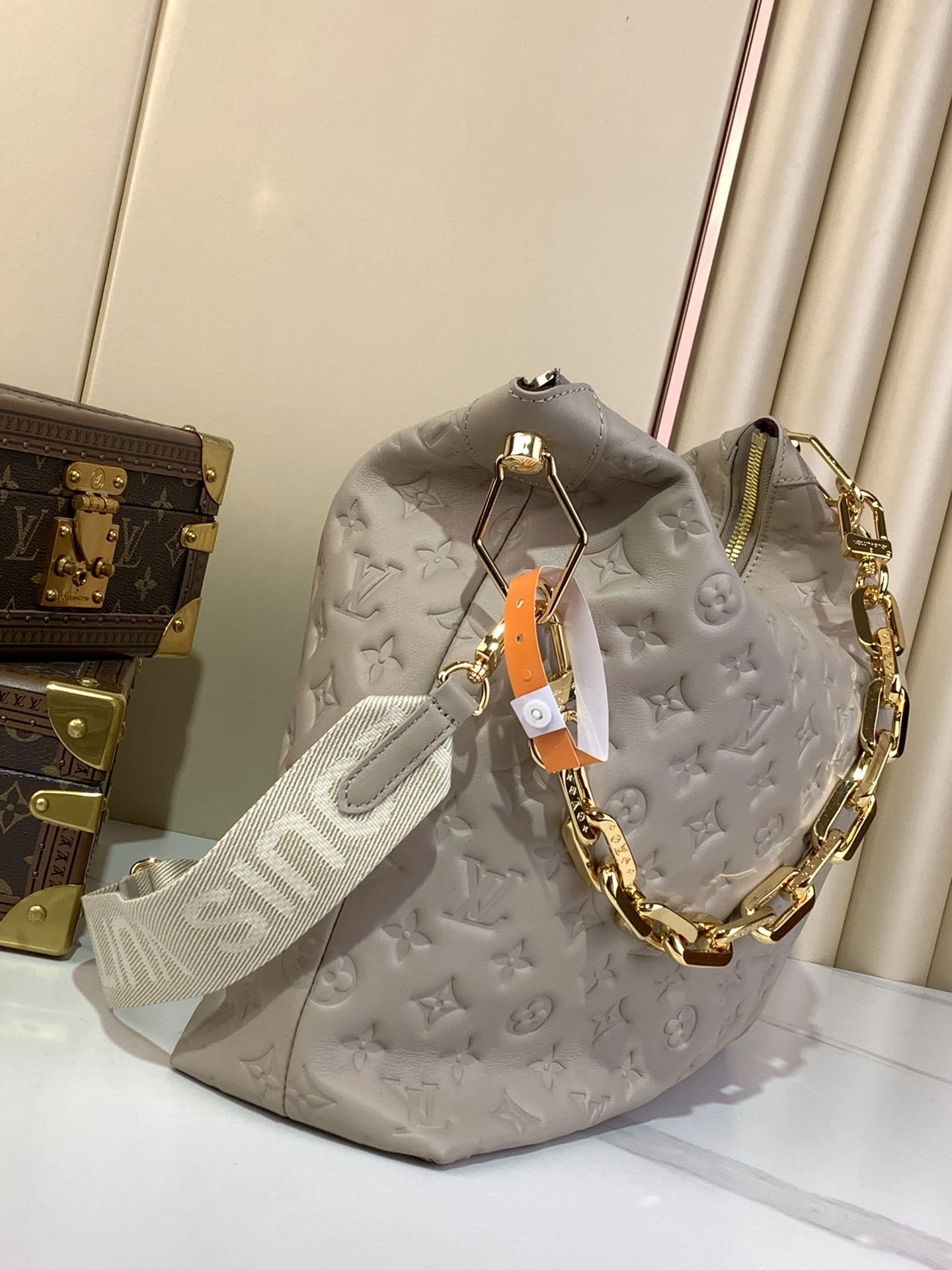 MOMO-- 8V M12071 high quality version Coussin Hobo MM item:E-B000C0208