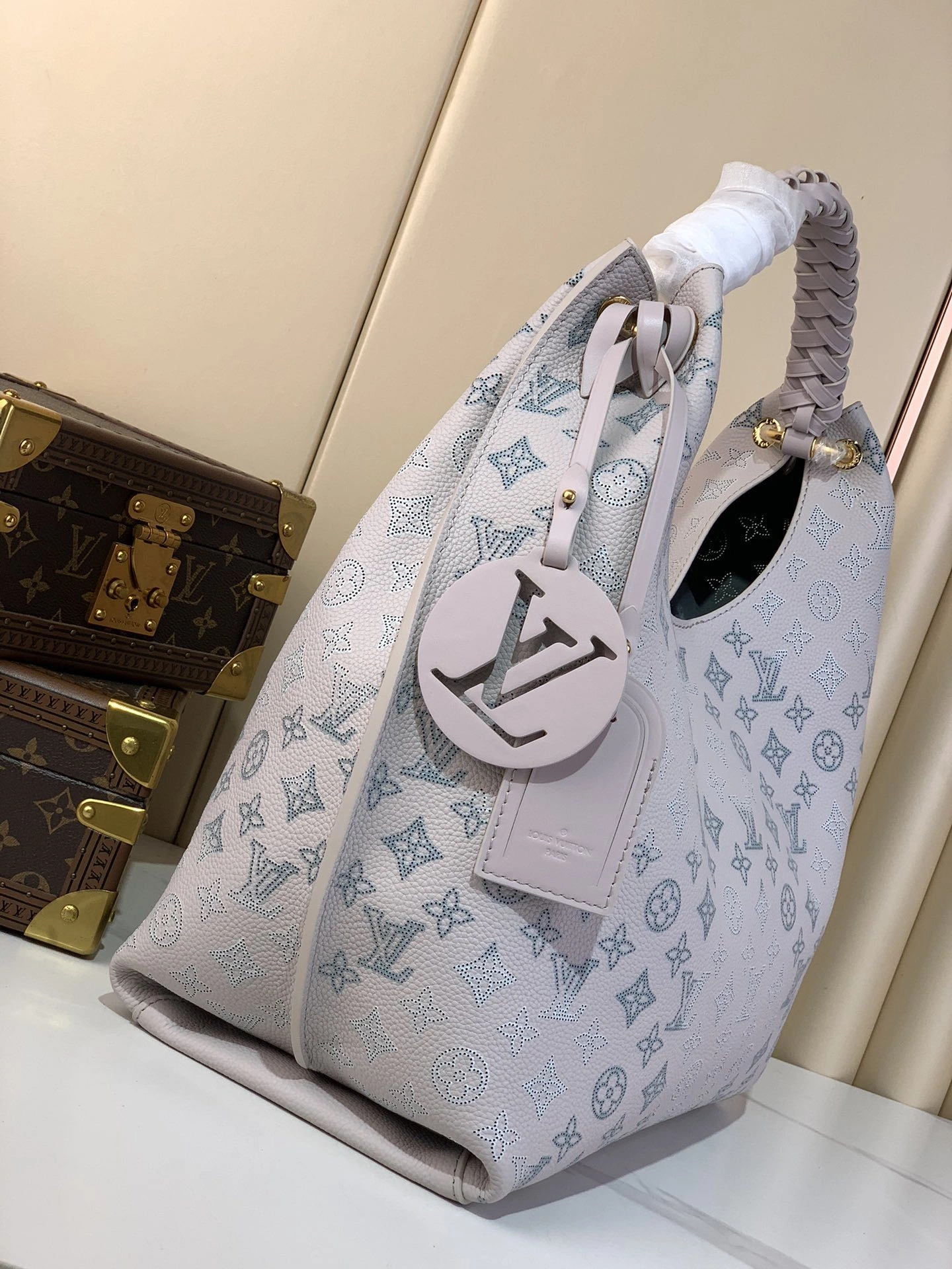 MOMO-- 8V M12093 high quality version Calfskin item:E-B000C0218