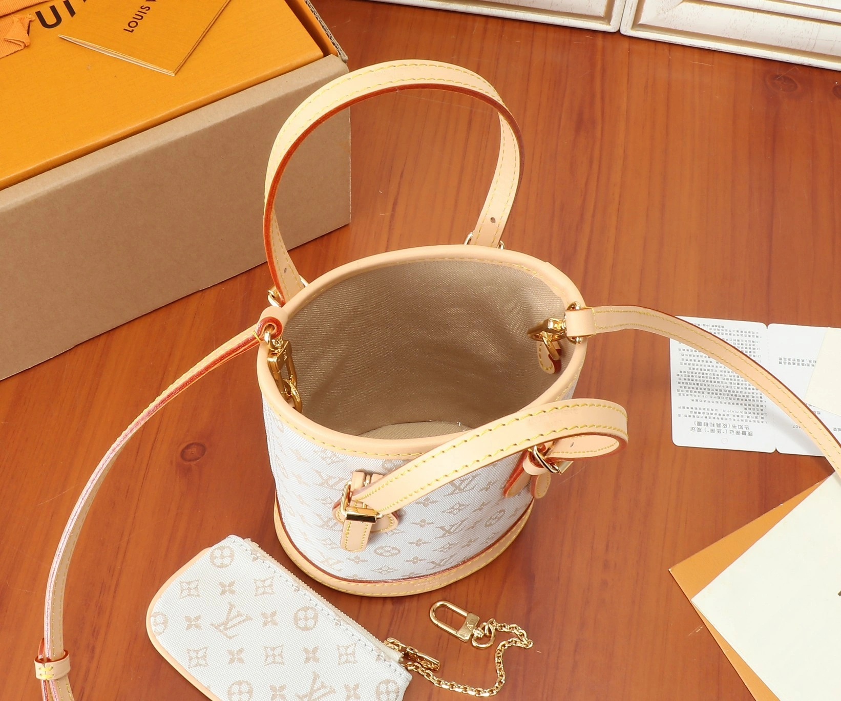 MOMO-- 8V M12317 high quality version Nano Bucket cowhide item:D-B000J0843