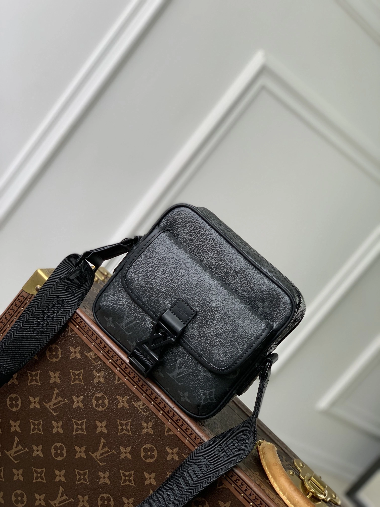 MOMO-- 8V M12518 high quality version Getaway item:E-B000H2763