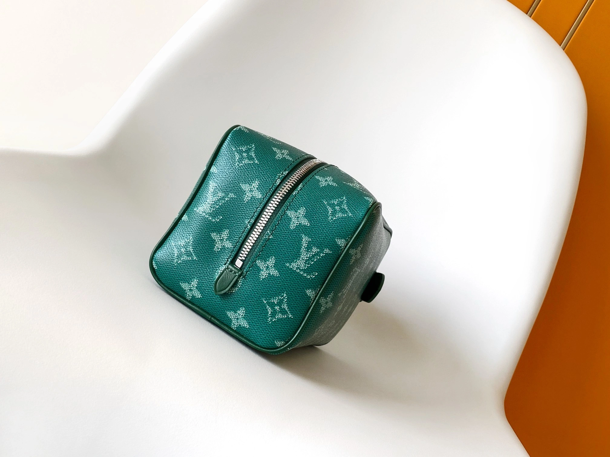 MOMO-- 8V M12688 high quality version Locker Dopp Kit cowhide item:E-B330C0542