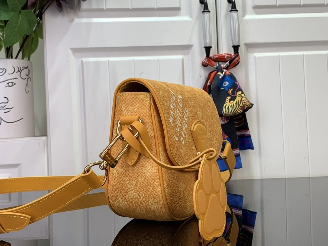 MOMO-- 8V M12694 high quality version Montsouris item:E-B063C0228