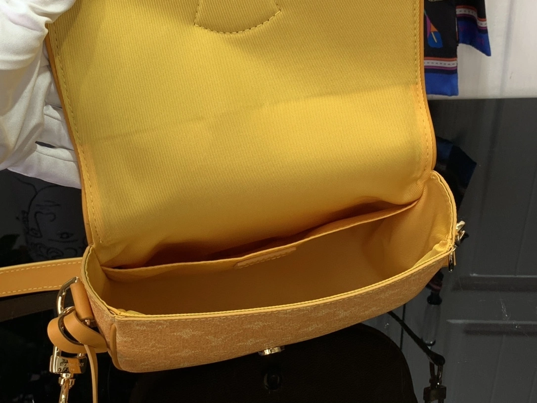 MOMO-- 8V M12694 high quality version Montsouris item:E-B063C0228