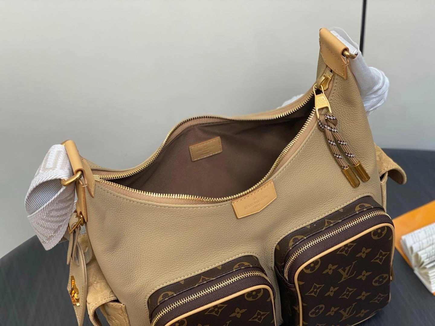 MOMO-- 8V M12697 high quality version Hobo Cargo cowhide item:E-B000C0535
