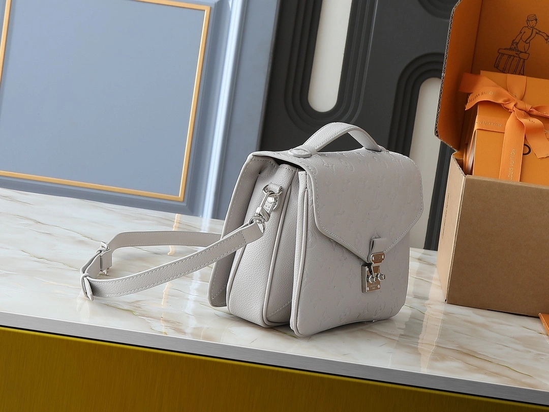MOMO-- 8V M13481 high quality version Pochette Métis item:E-B000D1213