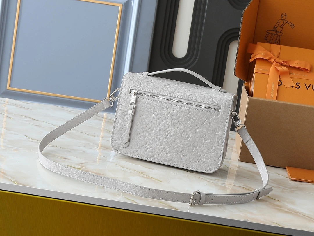 MOMO-- 8V M13481 high quality version Pochette Métis item:E-B000D1213