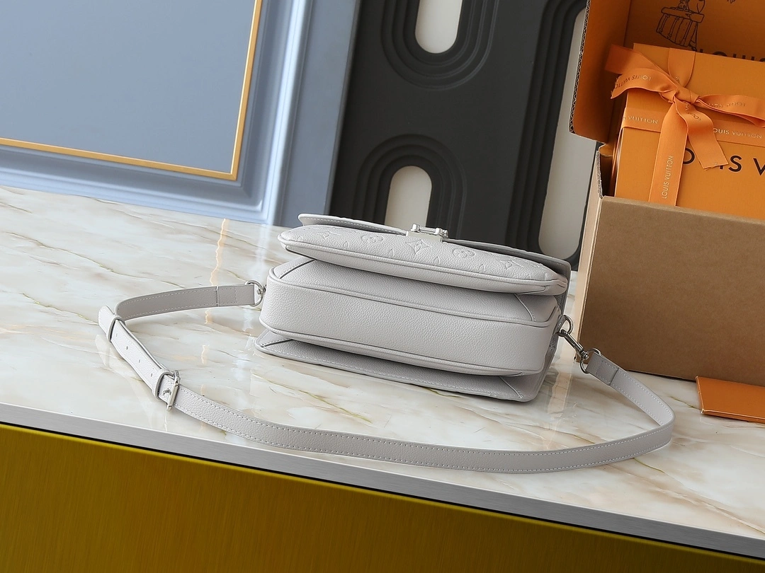 MOMO-- 8V M13481 high quality version Pochette Métis item:E-B000D1213