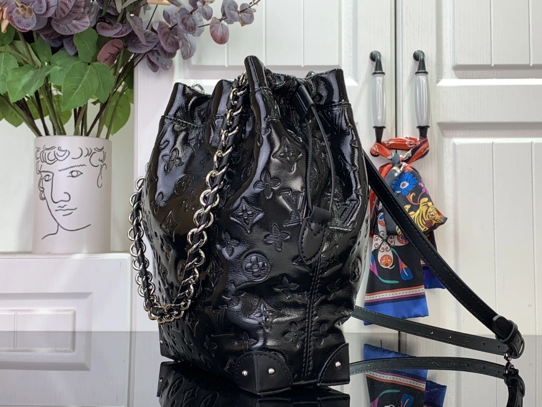 MOMO-- 8V M13484 high quality version NOÉ TRUNK sheepskin item:E-B063C0561