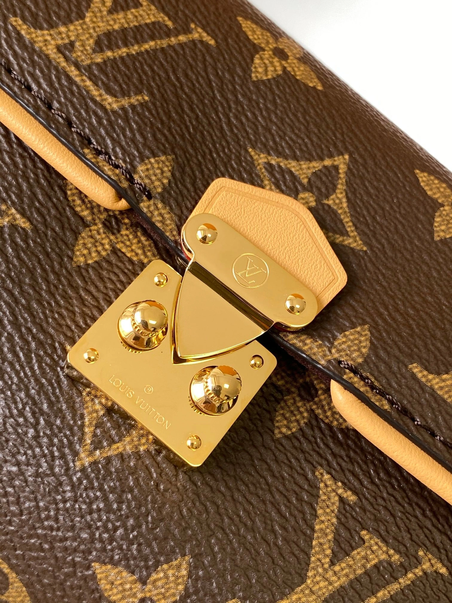 &MOMO-- 8V M13566 Pochette Camille Monogram item:E-B330F0399H