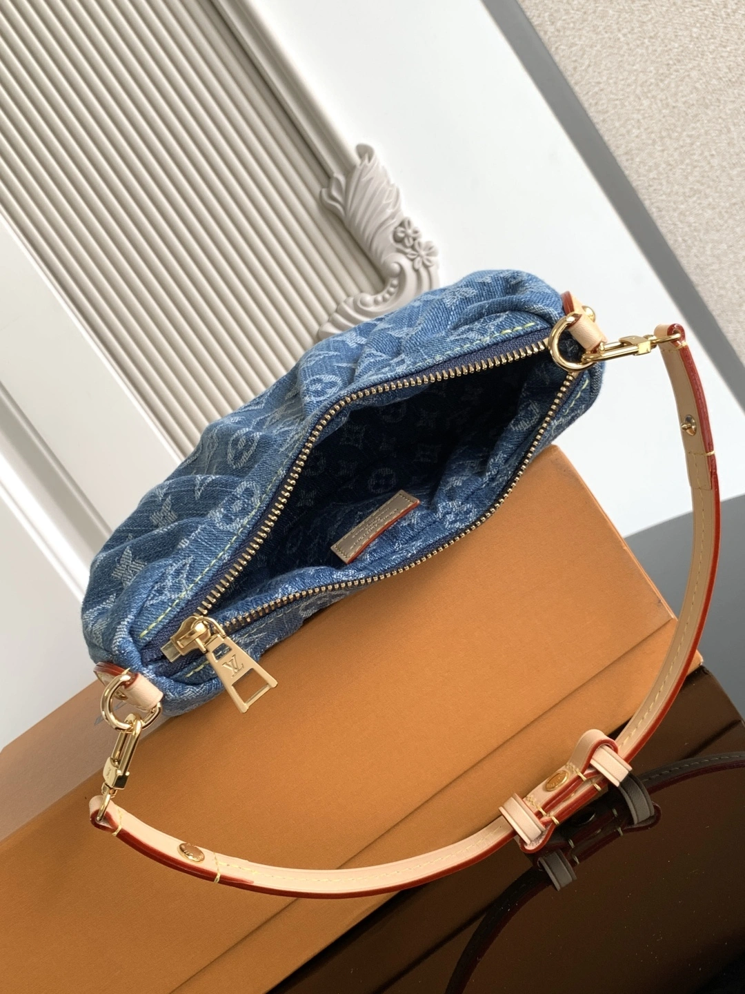 MOMO-- 8V M13571 𝐏𝐨𝐜𝐡𝐞𝐭𝐭𝐞 𝐕𝐚𝐥𝐥𝐞𝐲 high quality version denim item:E-B000G1318