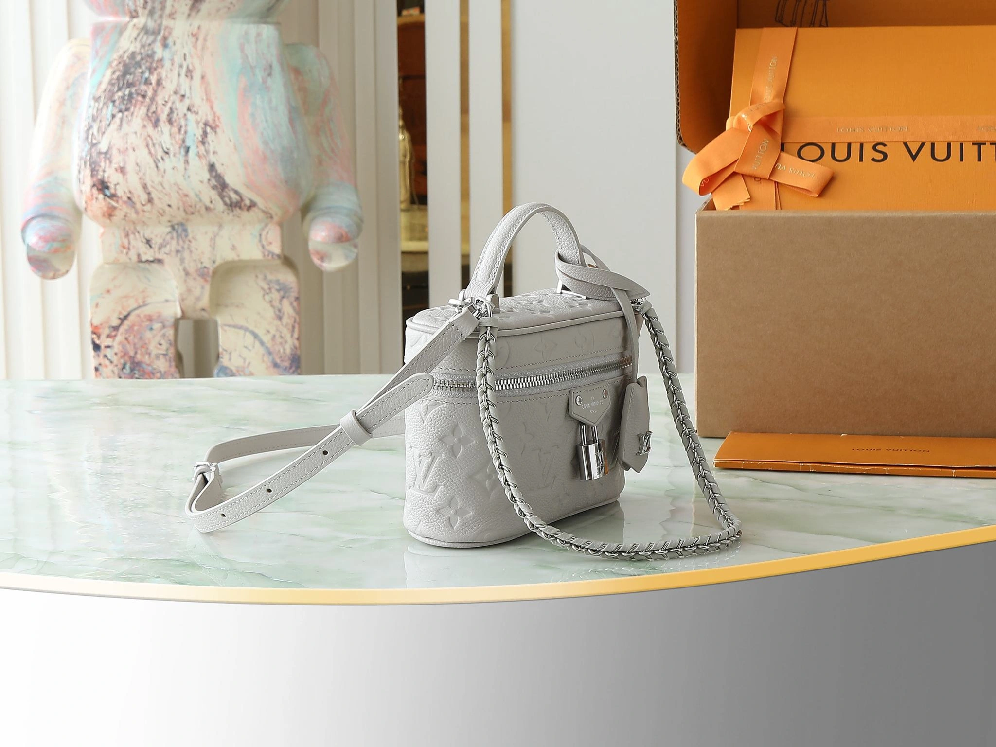 MOMO-- 8V M13593 high quality version Vanity Chain Pouch item:E-B000D1214