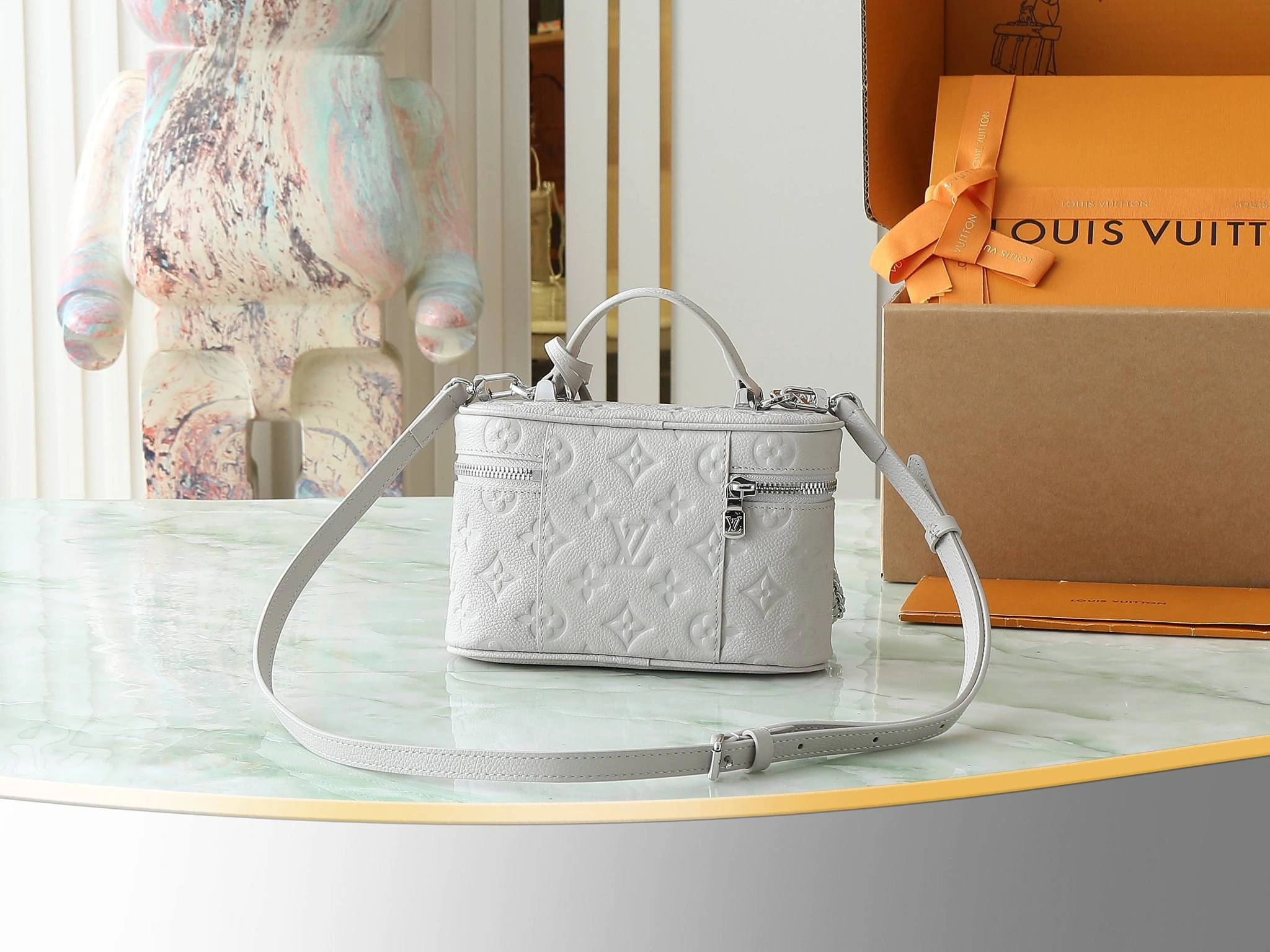 MOMO-- 8V M13593 high quality version Vanity Chain Pouch item:E-B000D1214