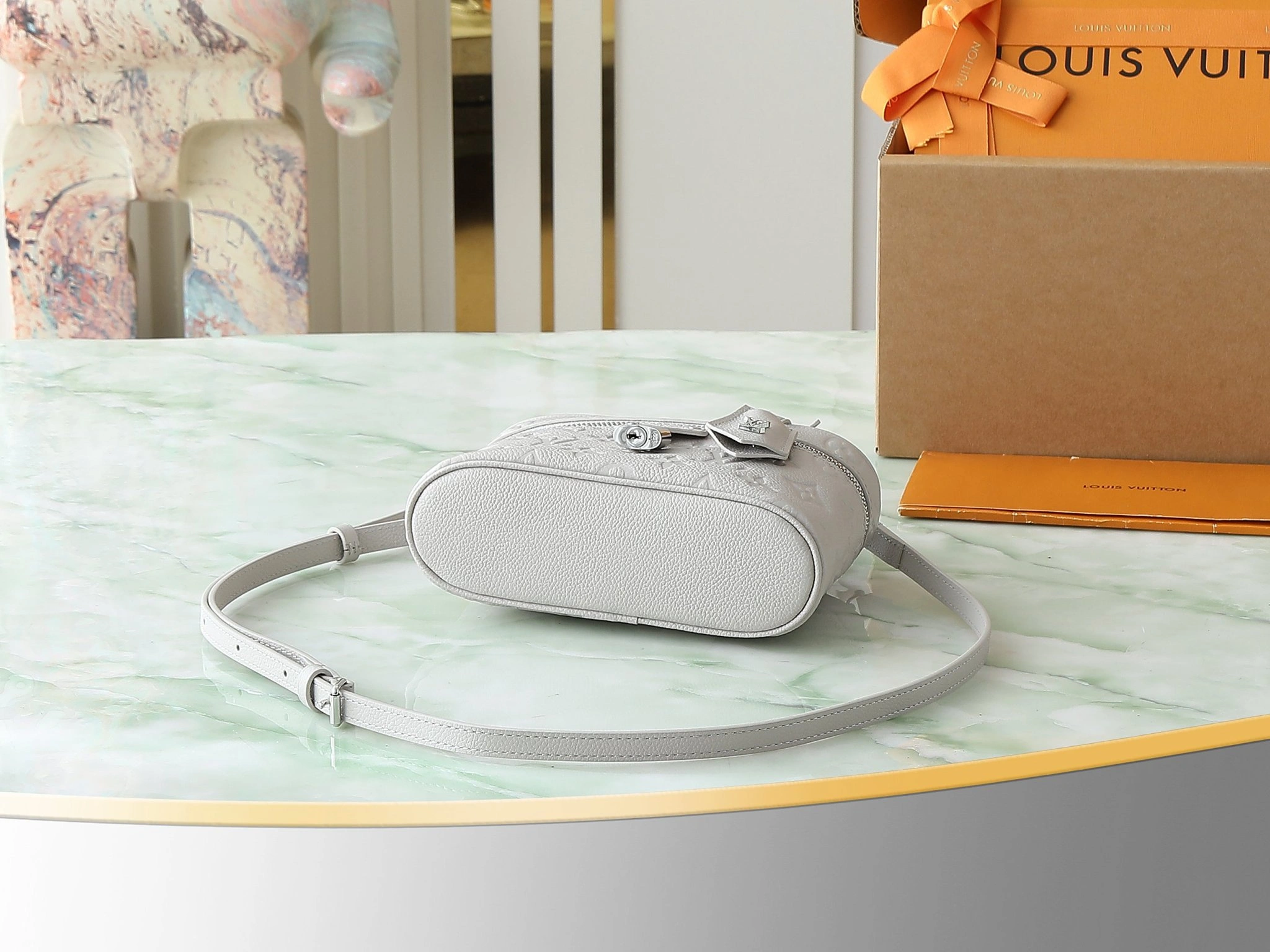 MOMO-- 8V M13593 high quality version Vanity Chain Pouch item:E-B000D1214