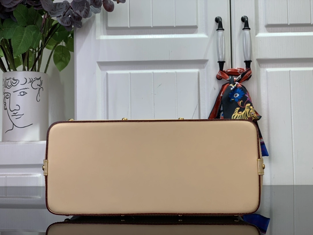 MOMO-- 8V M13743 high quality version Pochette Cosmétique cowhide item:E-B174B2135