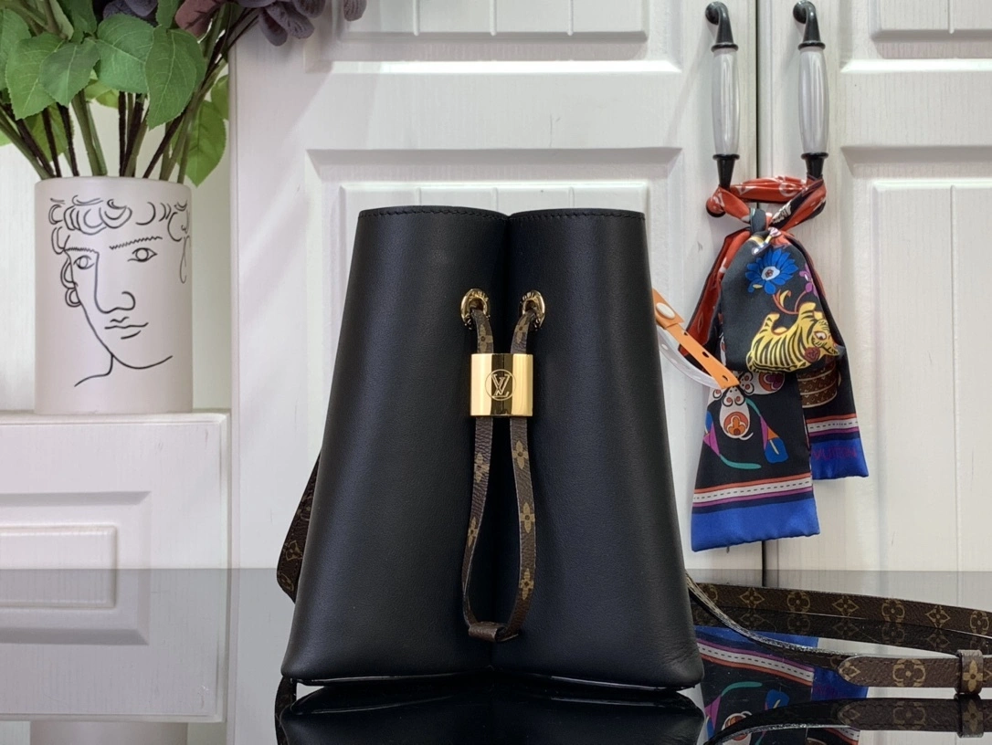 MOMO-- 8V M13843 high quality version Bloom cowhide item:E-B063C0548