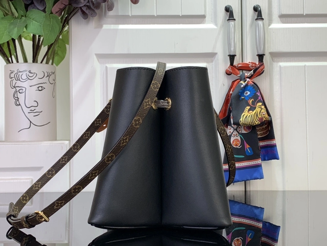 MOMO-- 8V M13843 high quality version Bloom cowhide item:E-B063C0548