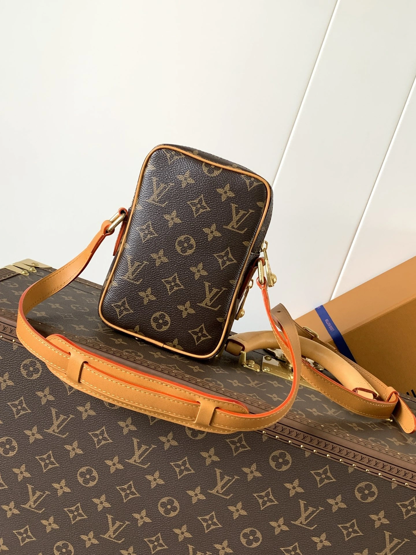 MOMO-- 8V M14014 high quality version Amazone cowhide item:F-B000A1438