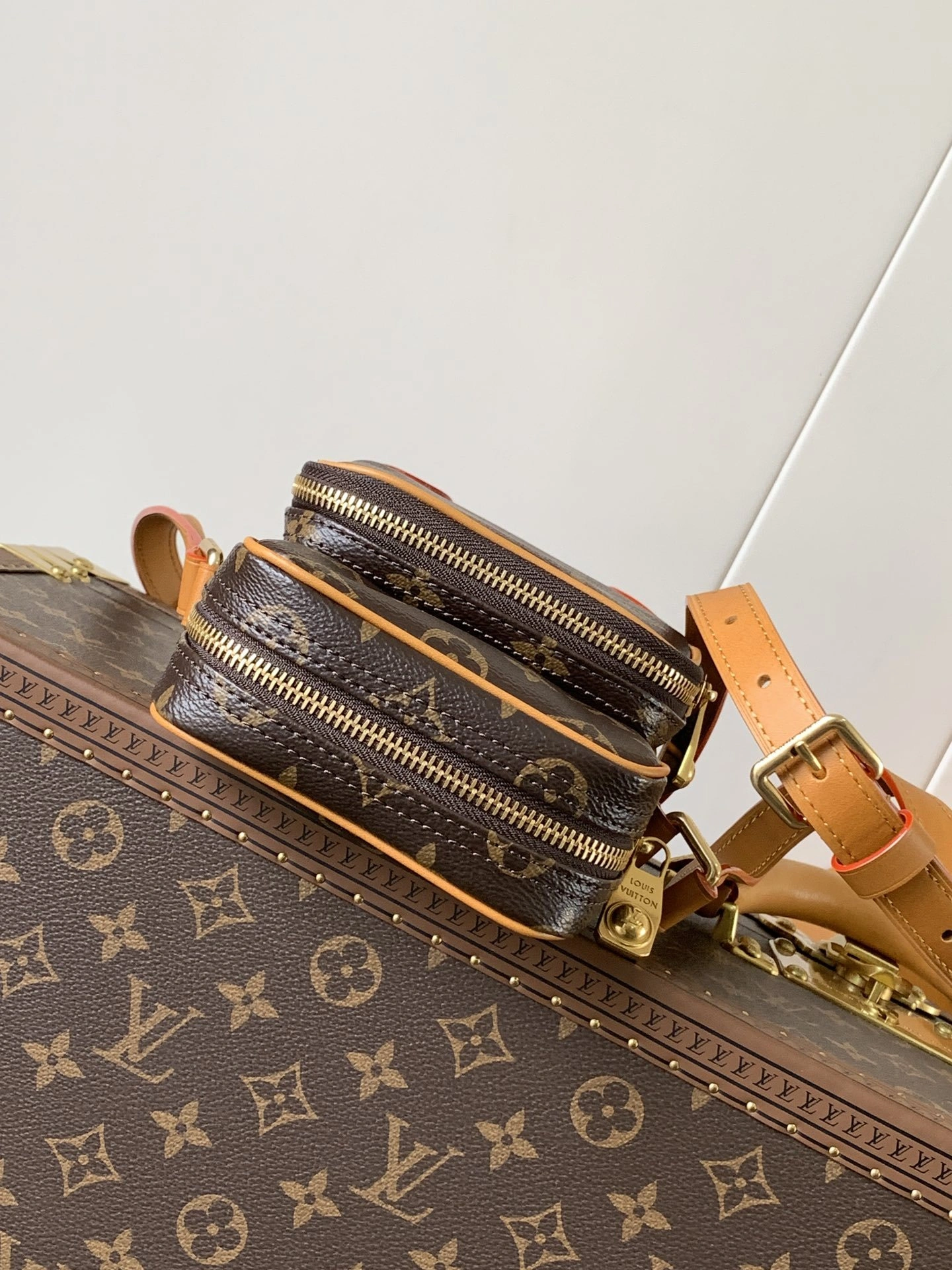MOMO-- 8V M14014 high quality version Amazone cowhide item:F-B000A1438