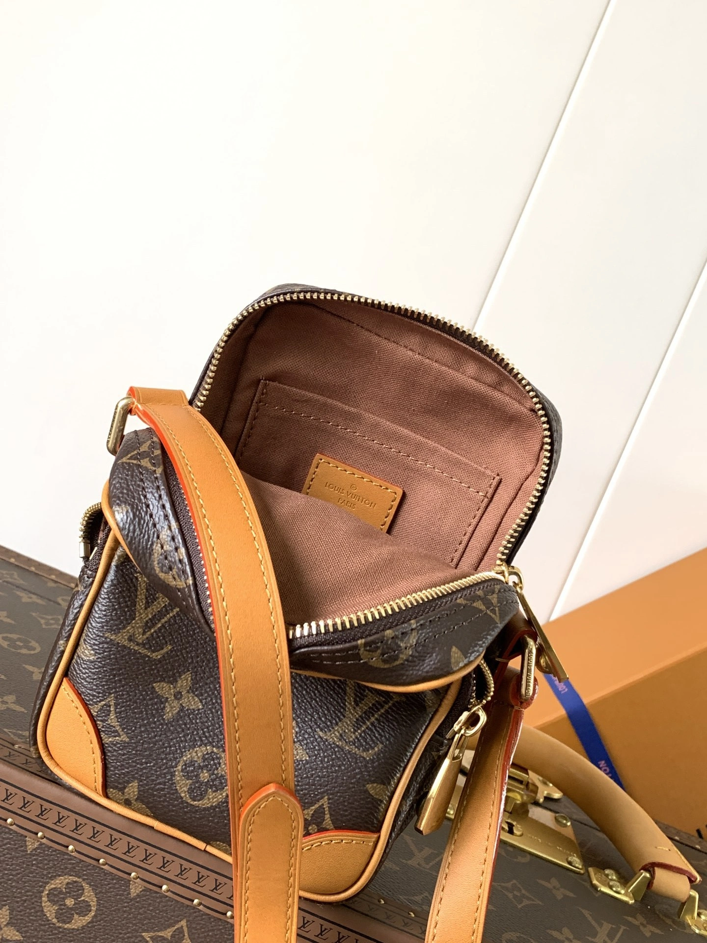 MOMO-- 8V M14014 high quality version Amazone cowhide item:F-B000A1438