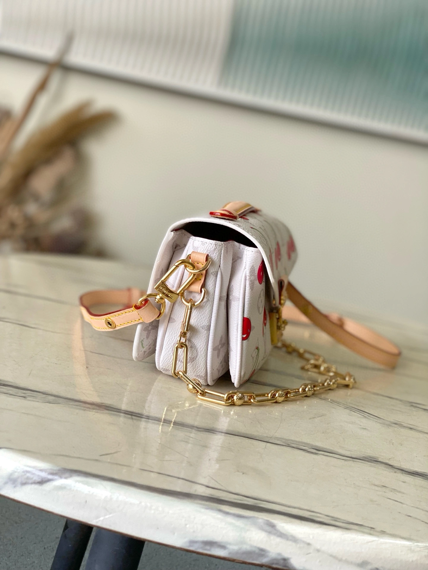 MOMO-- 8V M14231 high quality version Pochette Metis East West item:E-B000I2124