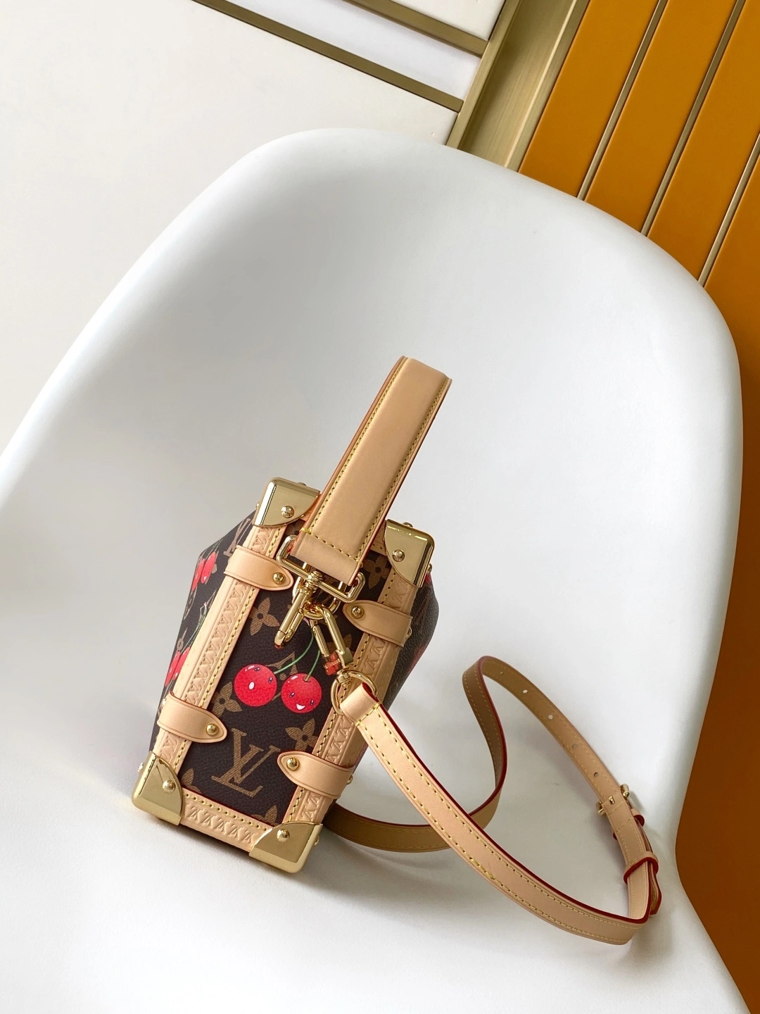 MOMO-- 8V M14278 Side Trunk cowhide item:E-B000F1904