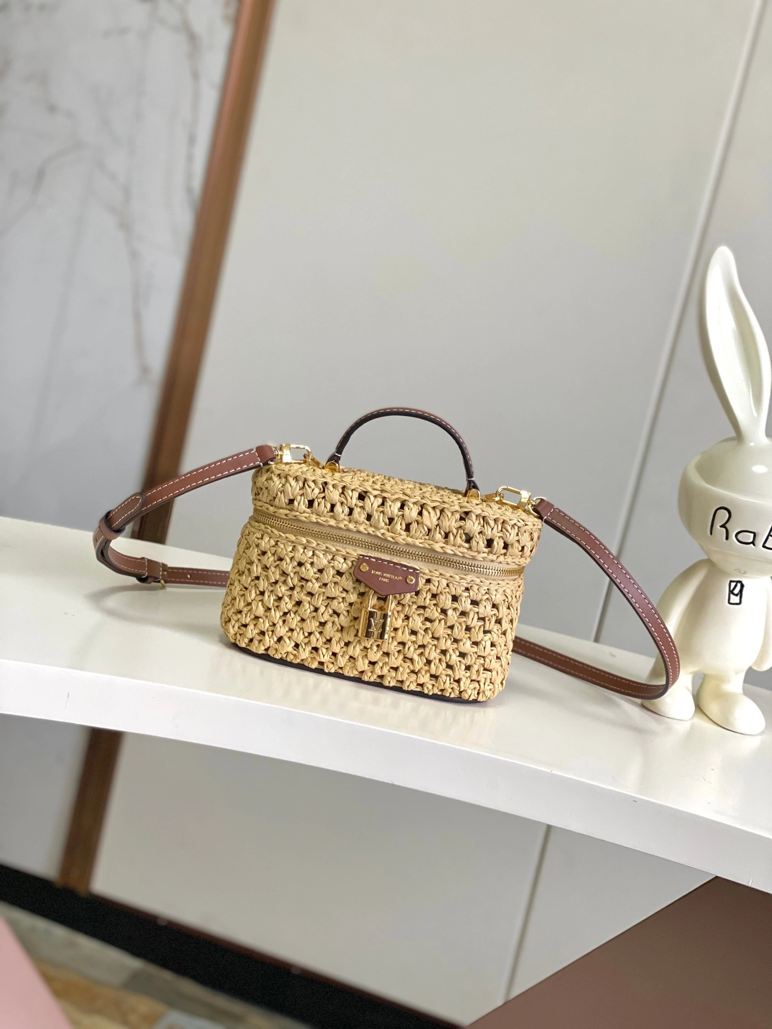 MOMO-- 8V M14303 high quality version Vanity Chain Pouch cowhide item:E-B177I2041