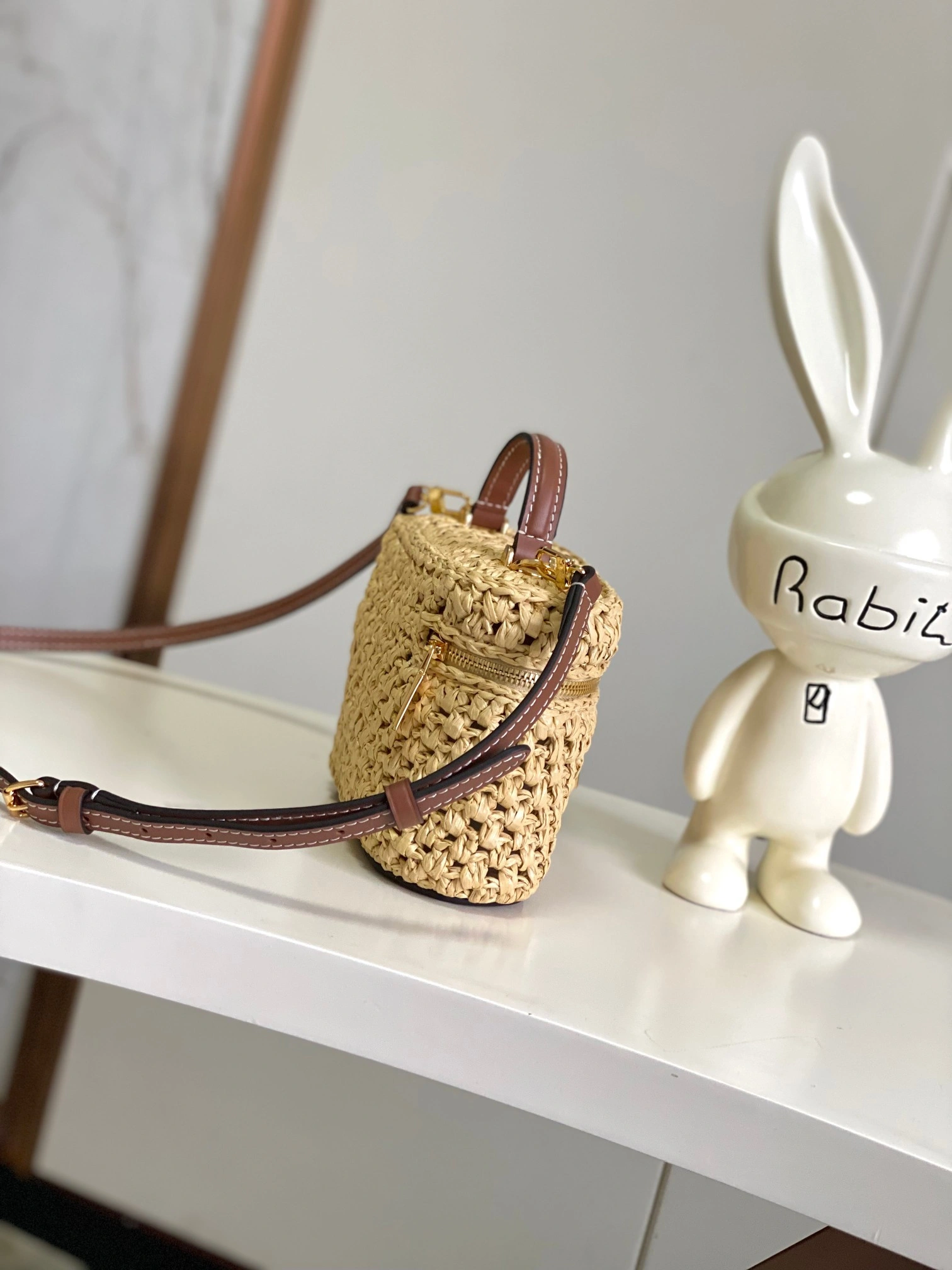 MOMO-- 8V M14303 high quality version Vanity Chain Pouch cowhide item:E-B177I2041