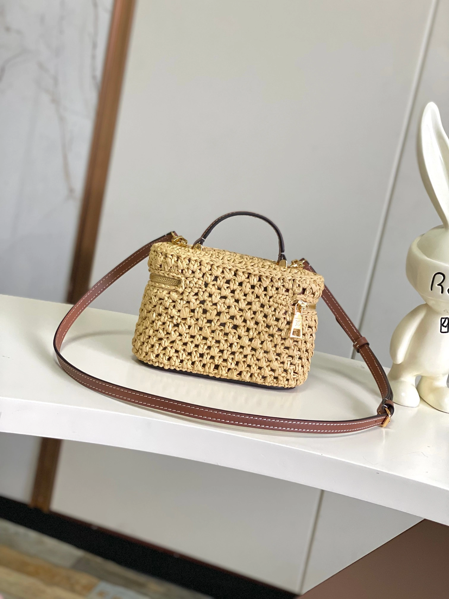 MOMO-- 8V M14303 high quality version Vanity Chain Pouch cowhide item:E-B177I2041