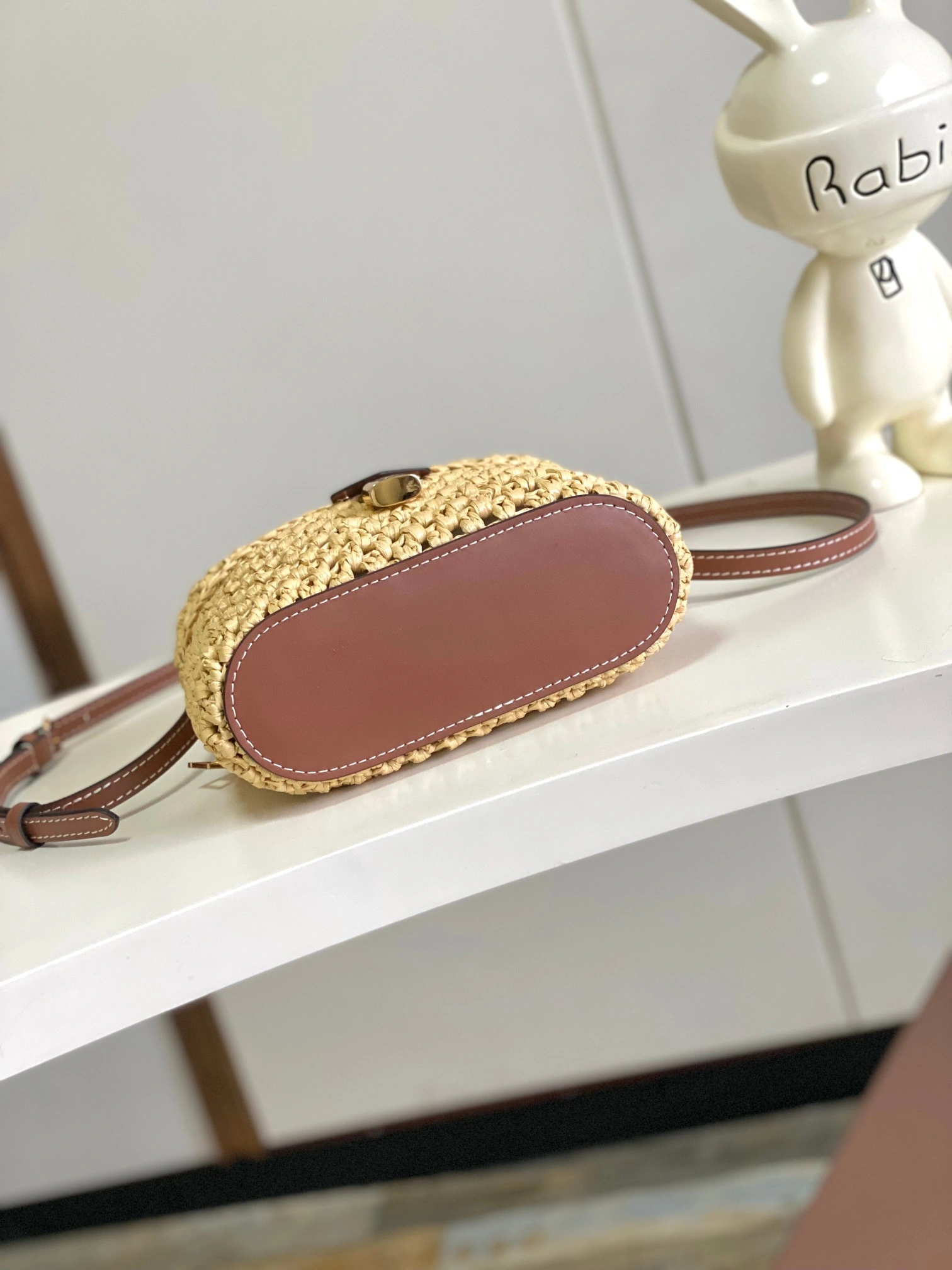 MOMO-- 8V M14303 high quality version Vanity Chain Pouch cowhide item:E-B177I2041