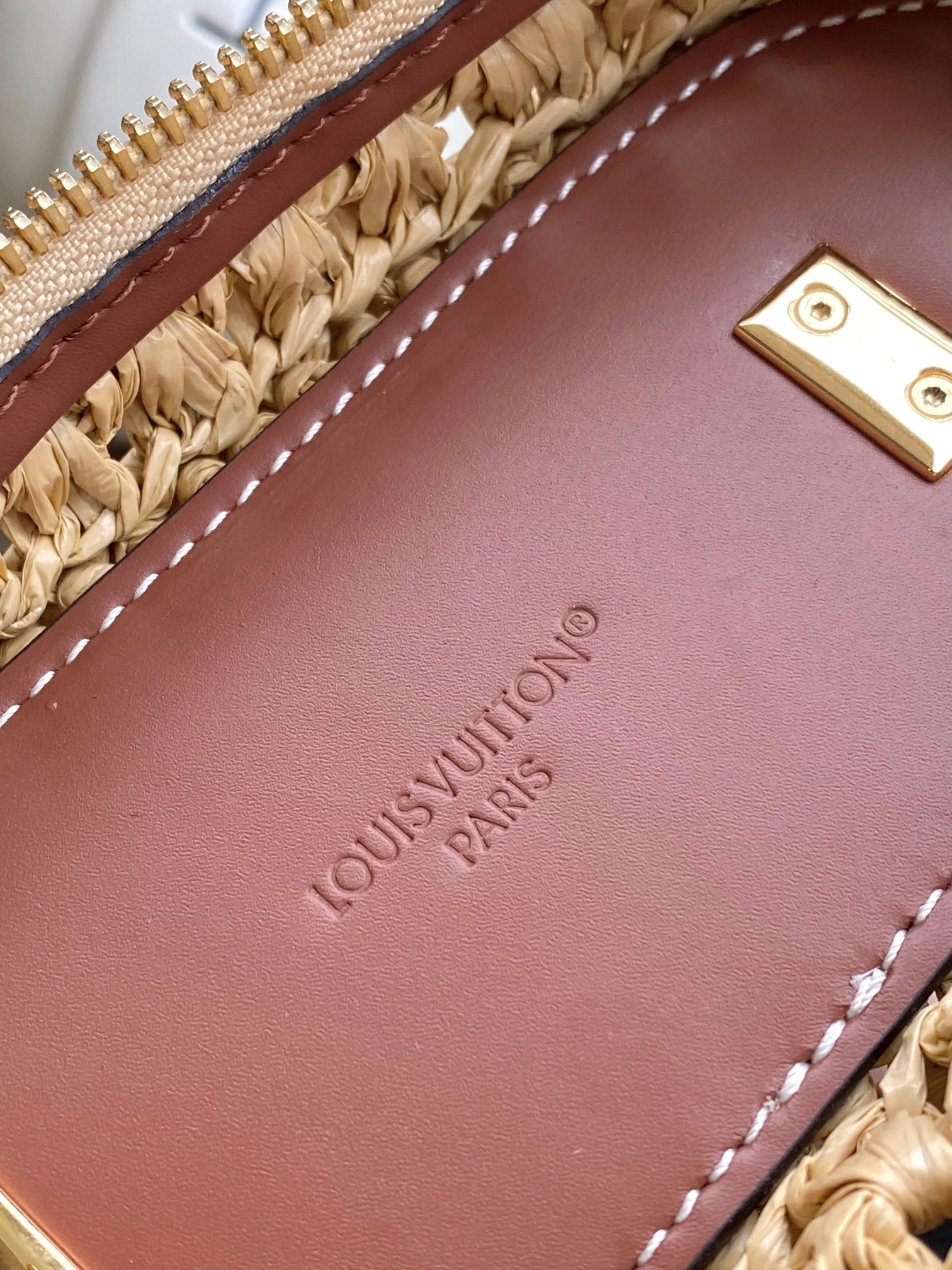 MOMO-- 8V M14303 high quality version Vanity Chain Pouch cowhide item:E-B177I2041