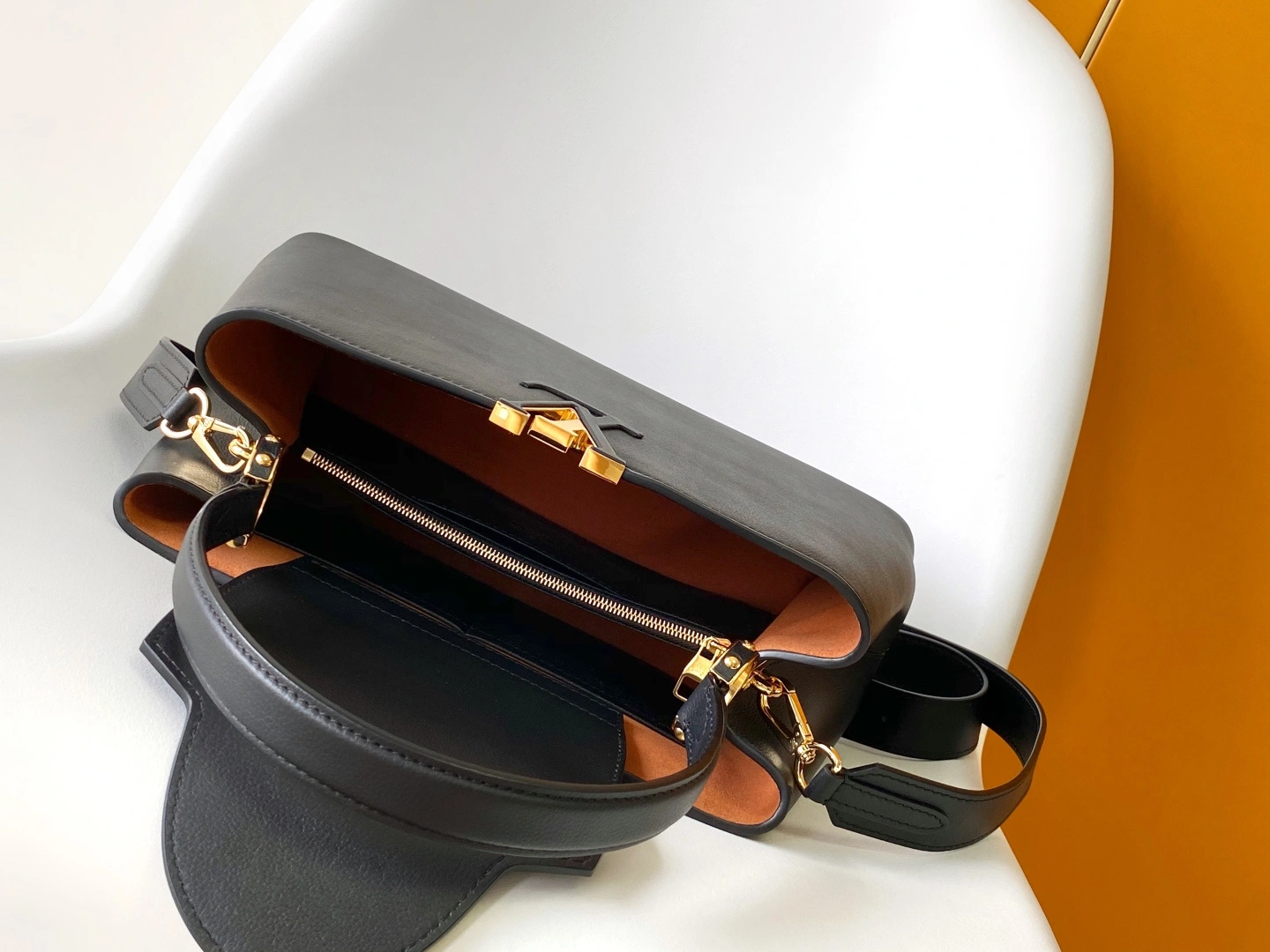 MOMO-- 8V M14370 high quality version Capucines Souple cowhide item:F-B000A2120