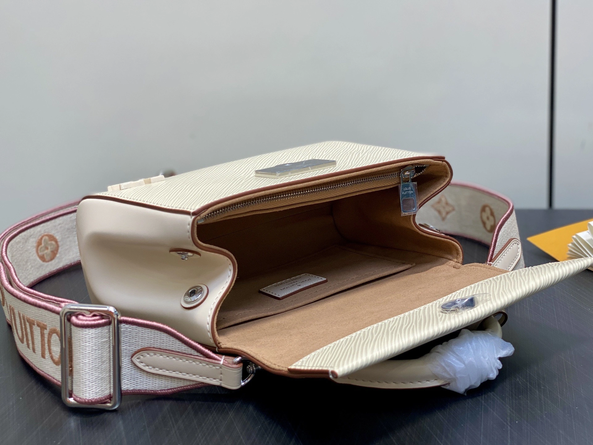 MOMO-- 8V M14434 high quality version item:F-B000A0947